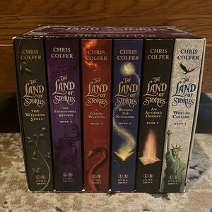 The Land Of Stories Complete Paperback Gift Set
